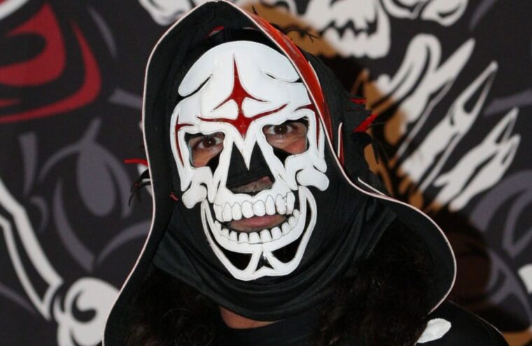 AAA To Honor La Parka At TripleMania