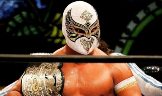 The Original Sin Cara Accidentally Reveals His Unmasked Face While Live Streaming