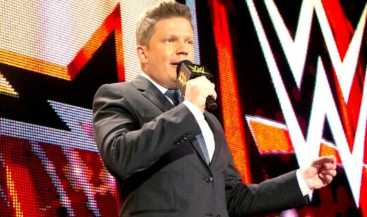 WWE Ring Announcer Apologizes For SmackDown Performance
