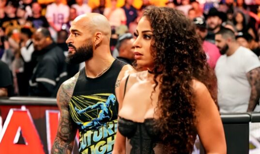 Samantha Irvin Leaves Jaws On The Floor With Sultry Cleavage Selfie