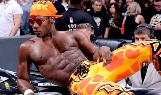 Velveteen Dream Calls Out Current WWE Star For “Stealin” His Look