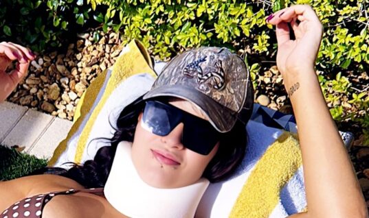Steph De Lander Promotes Free OnlyFans Subscriptions While Posing In Her Neck Brace