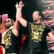 AEW Star Spotted On Crutches At Fan Convention