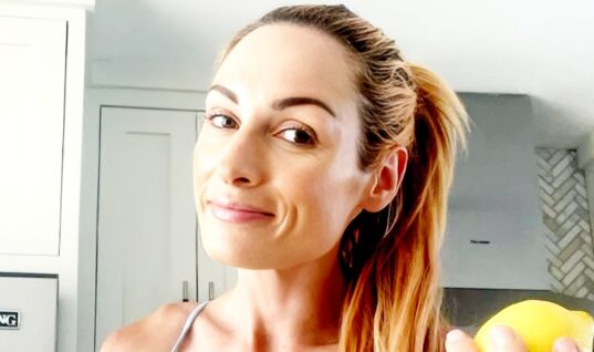 Becky Lynch Shocks Fans By Revealing Her Pro Wrestling Status