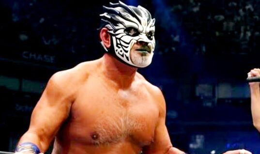 Keiji Muto Makes Embarrassing Gaffe After Being Photographed With Current WWE Wrestler