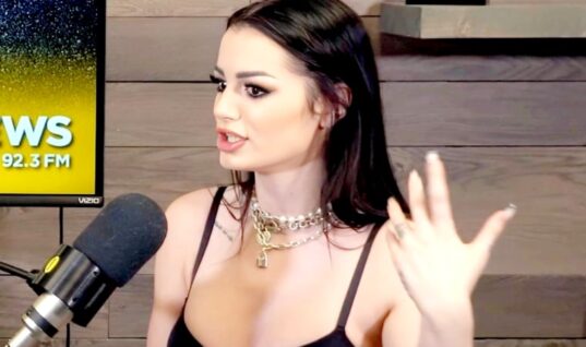 Saraya Stuns In Black Bikini During Dreamy Mexico Vacation