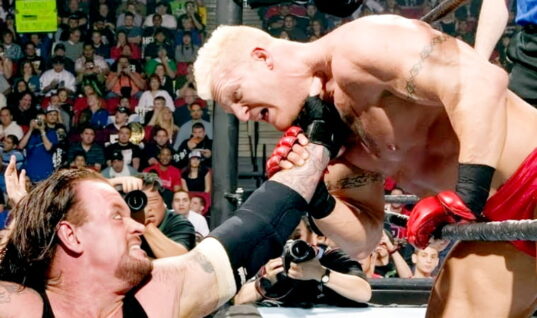 Photograph Of Former WWE Star Jon Heidenreich Working At Walmart Goes Viral