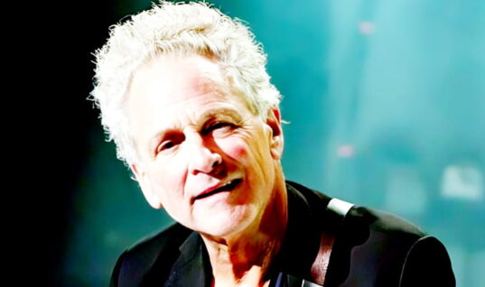 Fleetwood Mac Guitarist Lindsey Buckingham Suffers Attack From Stalker