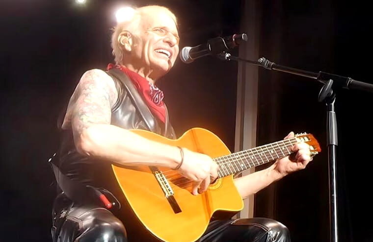 David Lee Roth Gives Heartbreaking On Stage Tribute To EVH