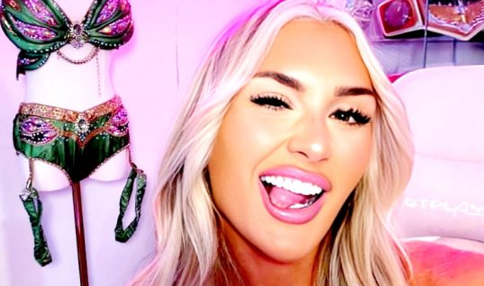 Tiffany Stratton Shuts Down Rumor That WWE Fired Wrestler For Flirting With Her